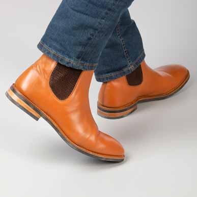 So reinigen Sie Lederstiefel zu Hause (und machen es professionell)